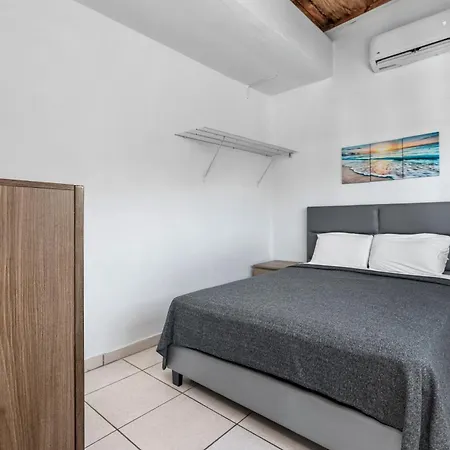 Beach Access Escape With Pool And Tanning Lounges